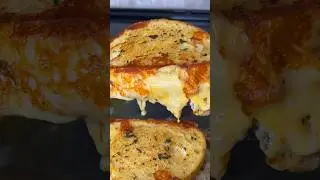 СЭНДВИЧ С СЫРОМ НА ГРИЛЕ, С ЧЕСНОЧНЫМ МАСЛОМ | С ТОМАТНЫМ СУПОМ 🍜 #grilledcheese