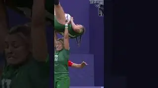 That epic moment when Erin King caught her teammate Emily Lane during the #Paris2024 rugby sevens. 🏉