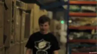 Howard Massey Kicks Himself In The Head | Skates.co.uk