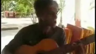 Mike de mosqueiro canta em ingl&ecirc;s