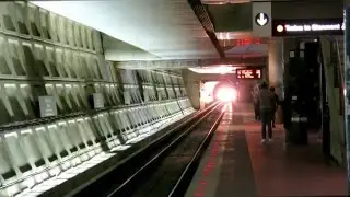 Waiting for an Yellow Line train at Gallery Place - Chinatown