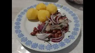 Салат с сельдью и красной фасолью Salad with herring and red beans.