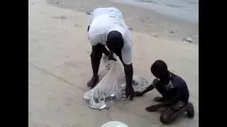 Wurfnetz Fischen in Ghana