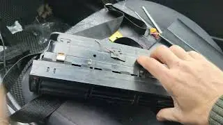 Установка 9 дюймовой китайской андроид автомагнитолы на Ауди 100 с4.