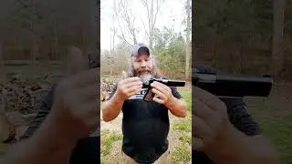 Модель 1911 года НЕ была разработана для ношения &laquo;с взведенным курком и запертым&raquo;. В модели 1910 ...