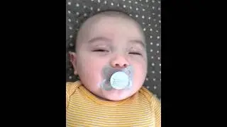 My 4 months baby falling asleep with pacifier