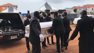 Sofo Apraku my 𝗱𝗮𝘂𝗴𝗵𝘁𝗲𝗿'𝘀 body arrives, mother 𝗰𝗿𝘆 uncontrollably