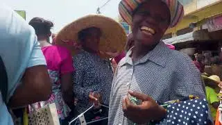 HAPPY DAY IN AFRICA STREET MARKET GHANA ACCRA MAKOLA