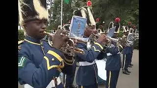 How President Uhuru Kenyatta welcomed US President Obama with 21 gun salute at statehouse!