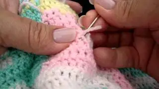 CROCHE - COMO ARREMATAR PONTAS DE FIOS COM AGULHA DE TAPECEIRO.wmv