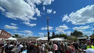 Фестиваль &laquo;Greasy Pole Climb&raquo; в честь Дня труда в Сент-Рокко 🧗