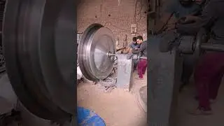 the process of making a large frying pan by means of strong pressure #shorts