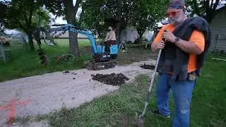 Broken mini excavator HT10     using Auger