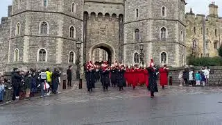 Royal Tradition in Action! Changing of the Guard at Windsor Palace 🇬🇧👑💂&zwj;♂️🎶  #WindsorPalace#travel