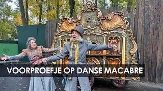 Efteling-entertainment: Virginie en Otto Charlatan met draaiorgel Esmeralda (Danse Macabre 2022)