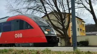 &Ouml;BB Zug f&auml;hrt ein. Station Haltestelle Brunn an der Pitten