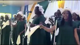 DANS SA PRESENCE 2025 - VOICI LE ROI DES ROIS (CHORALE EMMANUEL)