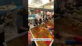 Bhaisahab aisi cake mixing ceremony kabhi dekhi hai kya ??? 💚 #shorts