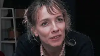 Le commissaire, r&ocirc;le du commissaire.La concierge, Julie Ann Roth