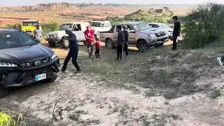 Old jeep vs new jeeps off-road #landcruiser #jeep #willys#automobile #fjcruiser #bj40 #جیپ 