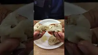 Itne juicy momos khaye kya? 🤤 #momos #momoslover #momosshorts #foryou #foodshorts #foodie #viral