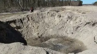 Breese, Bombenkrater nach der Sprengung der Fliegerbomben im M&auml;rz 2016