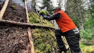 My Favorite Natural Insulation   Starting the Mossing Up of the Shelter
