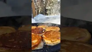 Самая трендовая сосиска в тесте 😎 Блюдо простое но очень согревающее на морозе и со сладким чаем 👌
