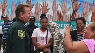Sheriff Scott Israel and Wayne Barton Grocery Giveway Sept 2017