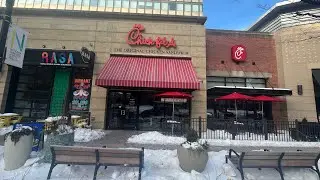 Экскурсия по ресторану Chick-Fil-A в торговом центре Crystal City Place, Арлингтон, Вирджиния.