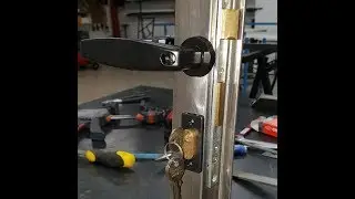 Come incassare una serratura a montante  homemade How to embed a post lock