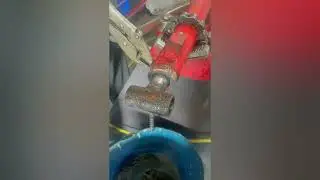 Disassembling A Hydraulic Cylinder With A Wind-In Lockwire