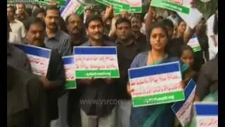 YS Jagan along with Party MLAs Protest against Chandrababu at Gandhi Statue - 10th Sep 16