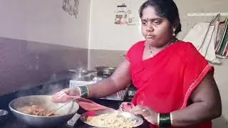 आता लाटायला लागली शेंगदाण्याच्या पोळ्या आणि टमाट्याची चटणी बनवायला लागली 🥲#gavthipooja 
