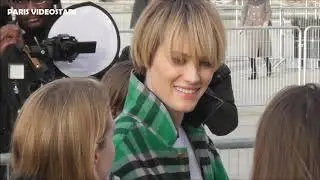 Mackenzie Davis attends Paris Fashion Week 5 march 2019 show Louis Vuitton