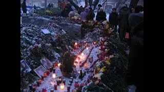 Возле клуба &laquo;Хромая лошадь&raquo;  8 декабря  2009 года (Near the club 