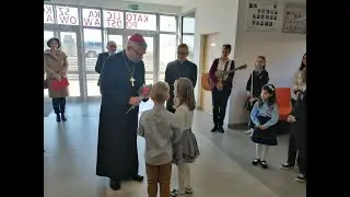 Biskup Andrzej Siemieniewski odwiedza Katolicką Szkołę i Przedszkole w Polkowicach