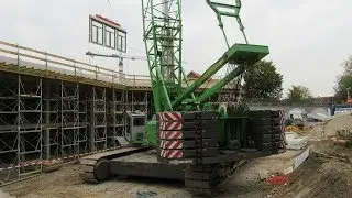 Soeren66 - Raupenkran SENNEBOGEN S 5500 beim Bau eines Bürogebäudes