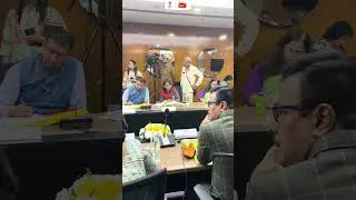 В присутствии секретаря (почты), членов Совета почтовых служб