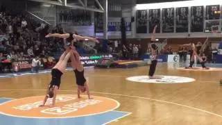Gymsport Leiden geeft Spectaculaire Demo tijdens ZZ Leiden Basketbalwedstrijd
