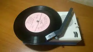 Vintage toy Soviet gramophone 1985, Советская игрушка электрофон 1985 года