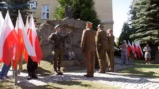 Złożenie Kwiatów przed pomnikiem 33. Pułku Piechoty w Łomży