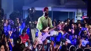 Arijit Singh live concert pune 2024 🎵 #arijitsingh singing tu hai to mujhe phir or kya chahiye 🎶 🎧🎸