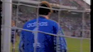 Sascha Metlitski schie&szlig;t Tor und Herbert Ilsanker KO