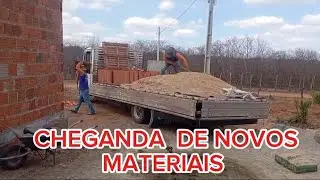 CHEGANDO DE NOVOS MATERIAIS NO SÍTIO.
