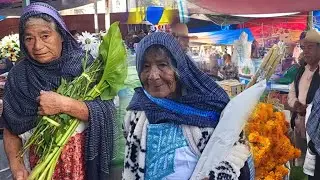 Todo Listo Para el Día de Muertos /Plaza San Juan Mixtepec Juxtlahuaca Oaxaca México Región Mixteca