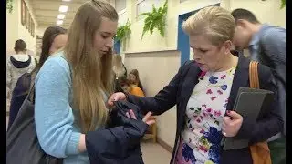 Gimnazjalista pociął kurtkę siostry uczennicy, która mu się szalenie podobała [Szkoła odc. 579]