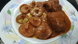 Carrilleras de cerdo al vino tinto con niscalos.