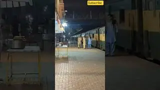 13 Up Awam Express Stop Khanewal Junction Pakistan Railway Train #paktrain #pakistan #railway #train