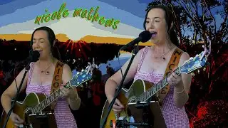 Nicole Mathews busking in Tamworth 2025.